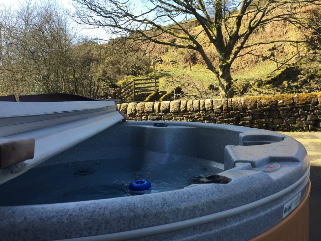 a hot tub at a holiday let in Derbyshire